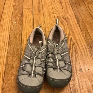 Gray Mesh Outdoor Shoes